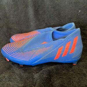Adidas Predator soccer cleats, youth size 2.5 like new!